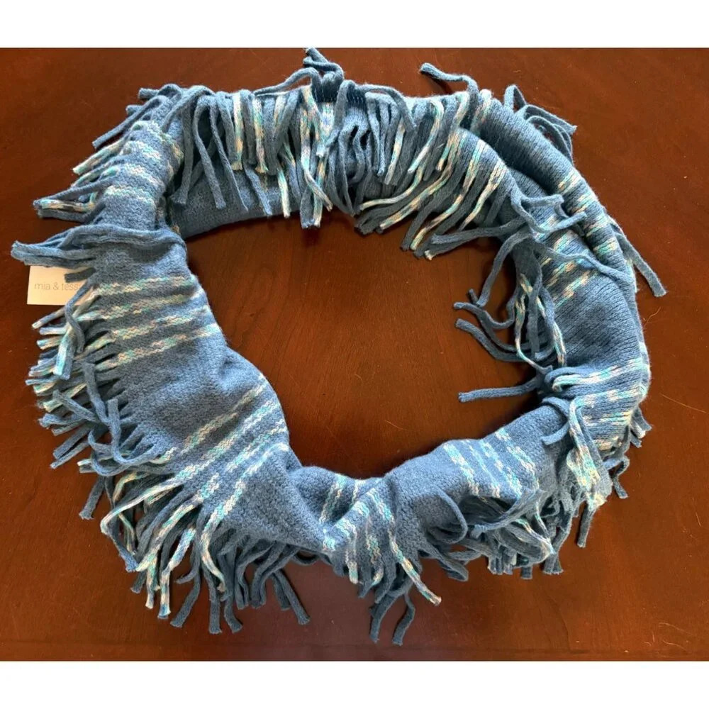 Mia & Tess The Paperstore Blue Cozy Fringe Infinity Scarf New With Tags - Picture 3 of 7